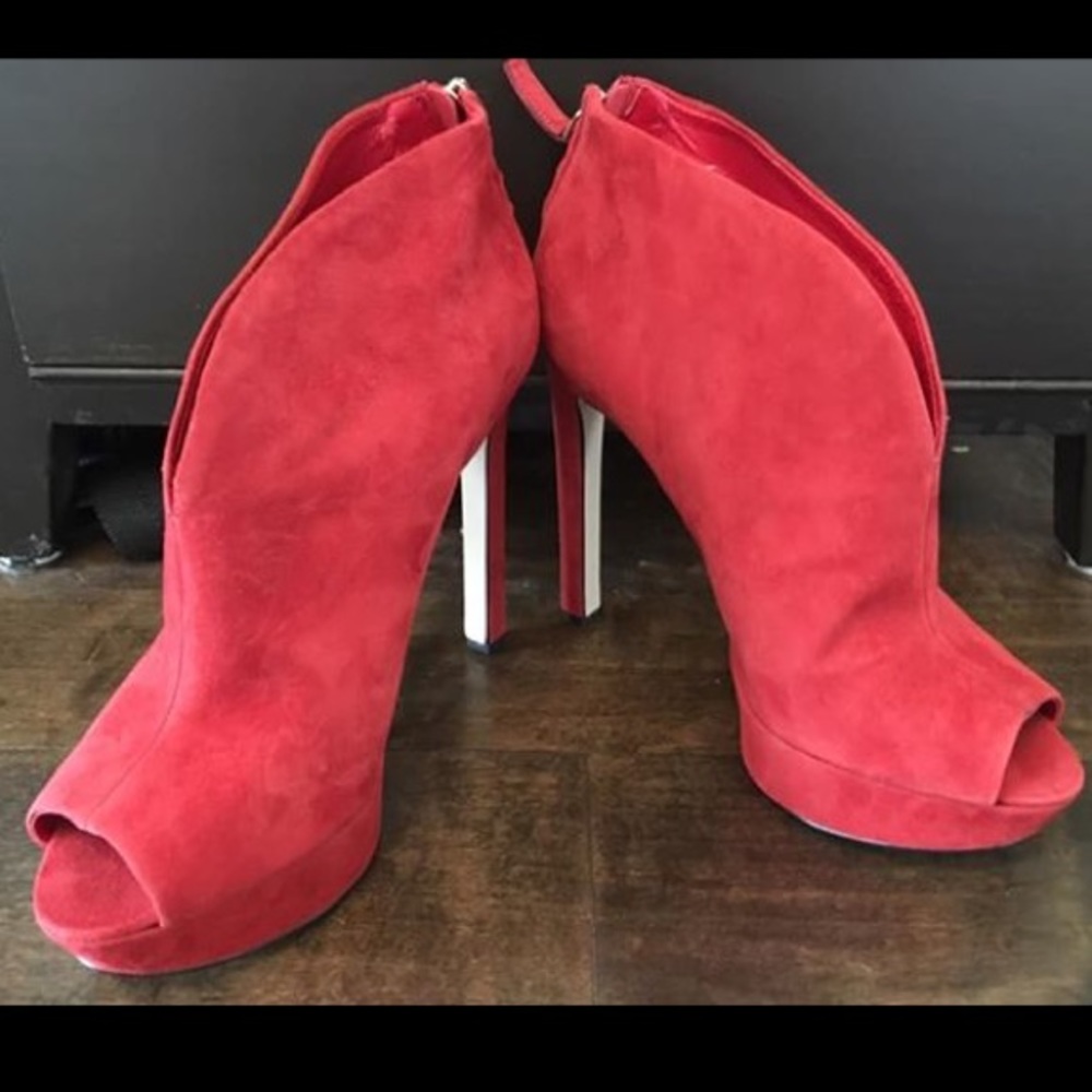 Red suede Nine West peep toe pump size 8
